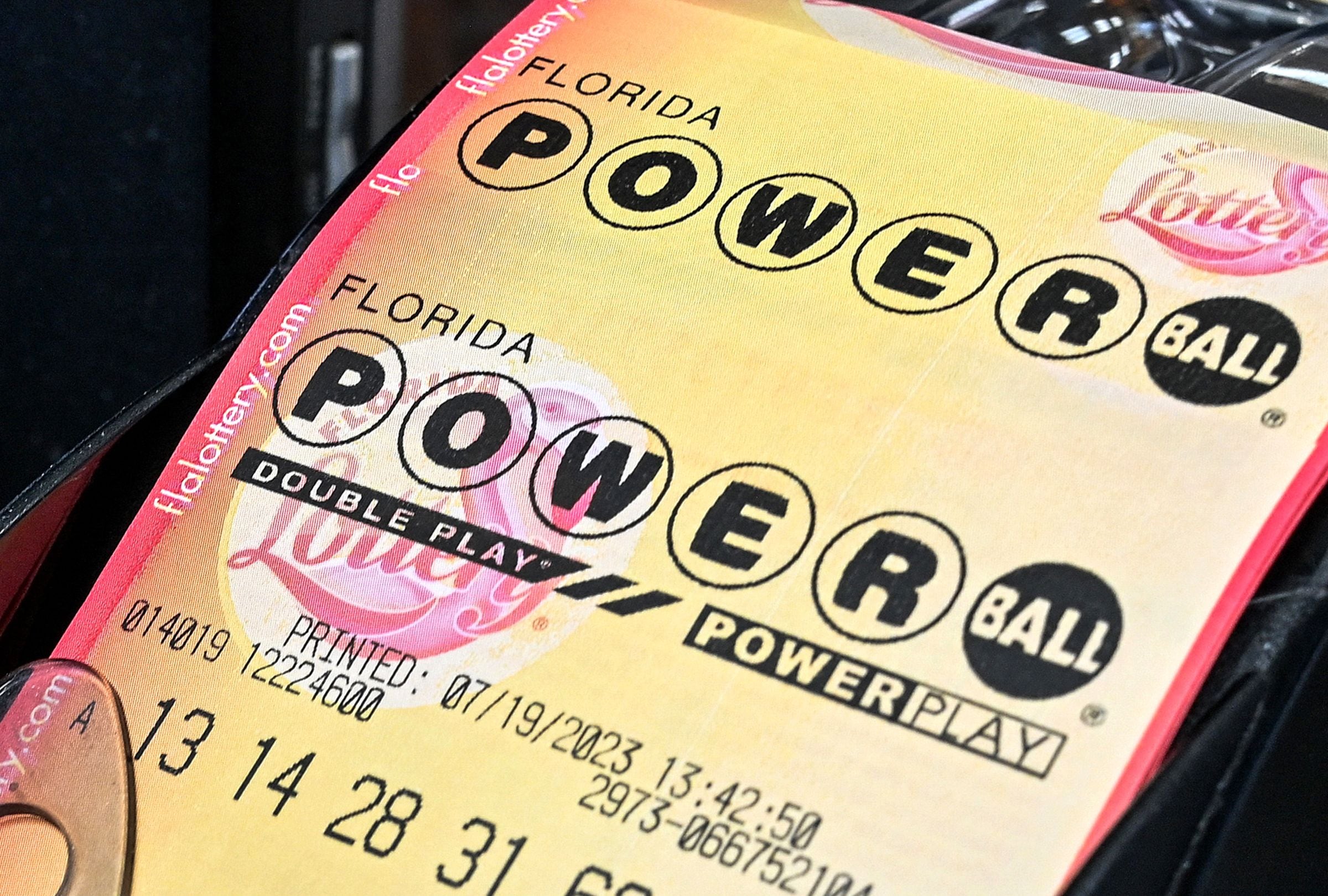 En esta nota conocerás los resultados del sorteo del Powerball del lunes 2 de marzo y descubrir si alguien se quedó con el premio mayor. (Foto: GIORGIO VIERA / AFP)