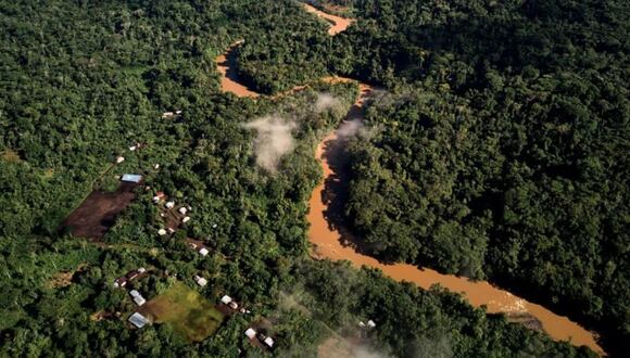 La destrucción en la Amazonia aumentó bajo el Gobierno del expresidente Jair Bolsonaro, que debilitó los organismos de protección del medio ambiente y allanó el camino para la afluencia de mineros de oro.(Foto: Andina)