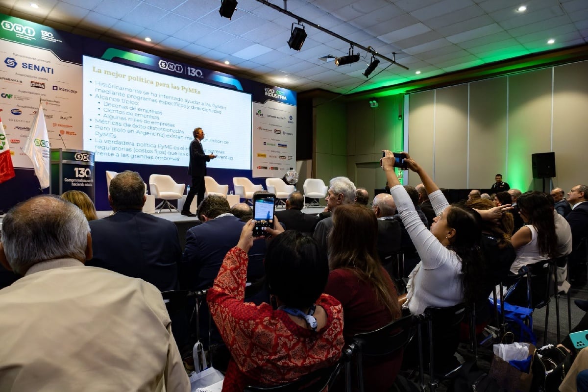 Especialistas analizaron alternativas vinculadas al mercado de capitales, la banca comercial y las garantías para facilitar el acceso al crédito. (Foto: SNI)