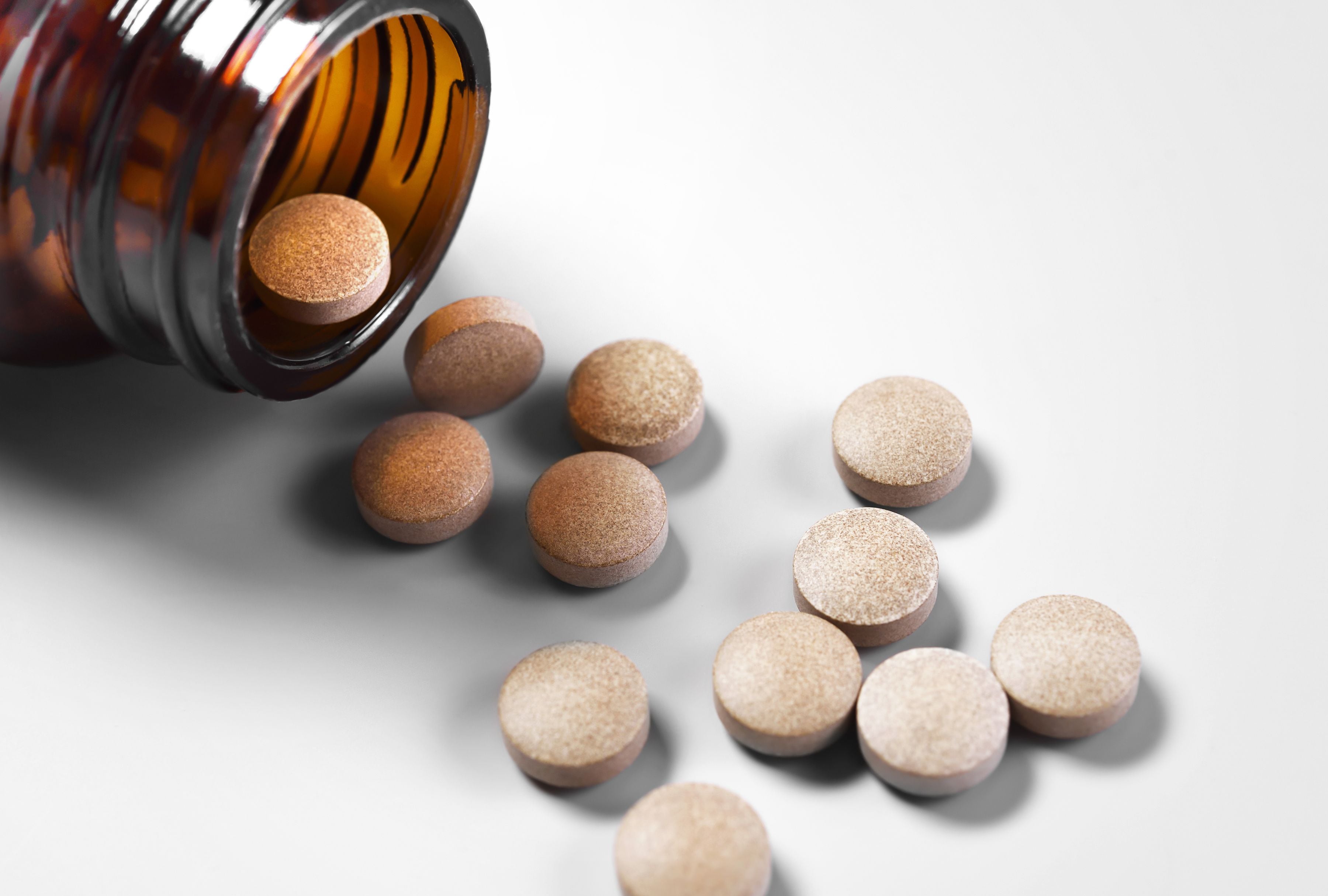 Según lo reportado por la Digemid, la medida se adoptó luego de detectarse un resultado crítico en una prueba de calidad del sulfato ferroso 300 mg . (Foto: Mitrija/iStock)