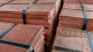 Cobre baja y metales base retroceden por señales de menor demanda china