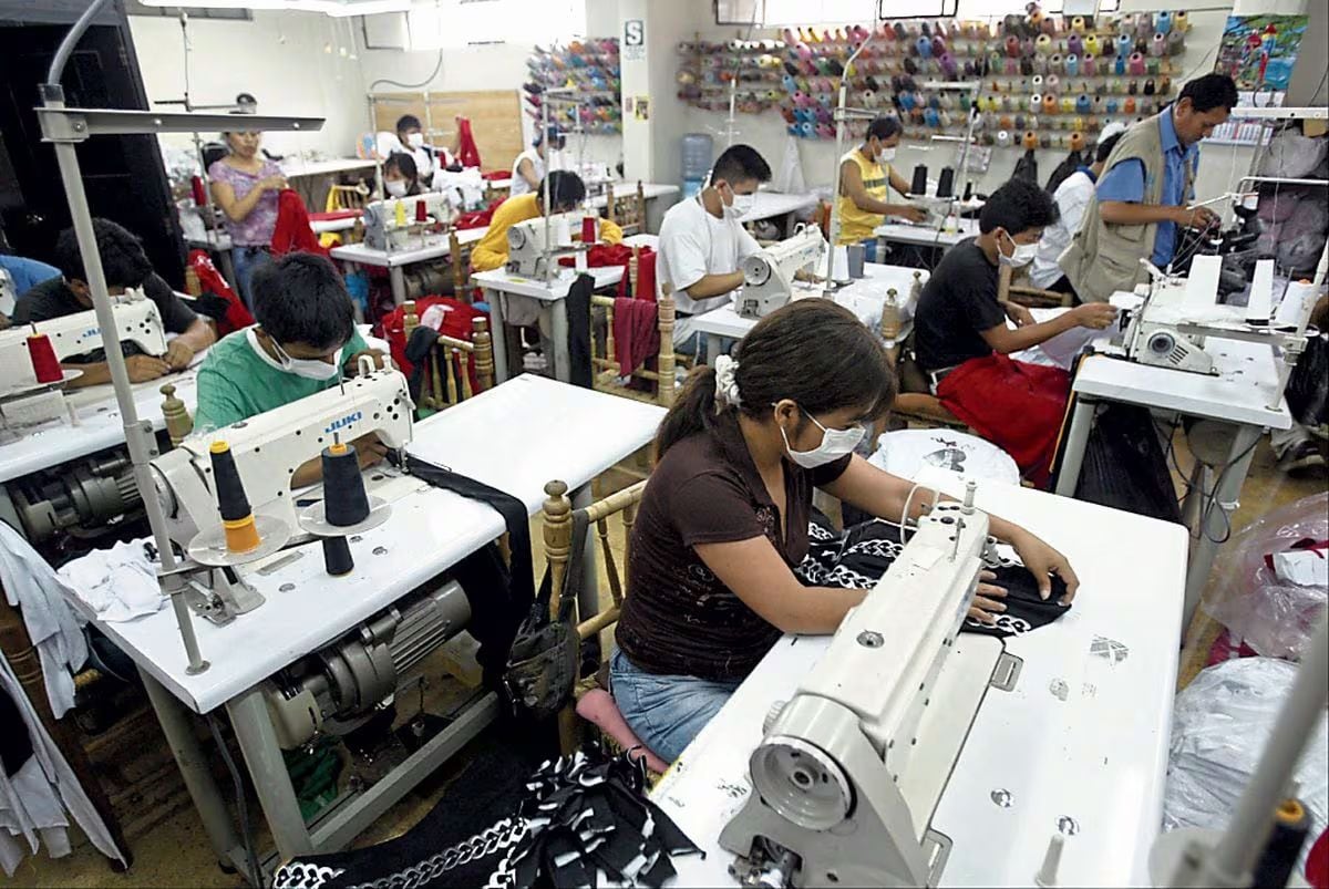 Una agenda laboral debe seguir la evolución del marco regulatorio y revisar periódicamente las prácticas internas y los mecanismos de cumplimiento. (Foto Andina)