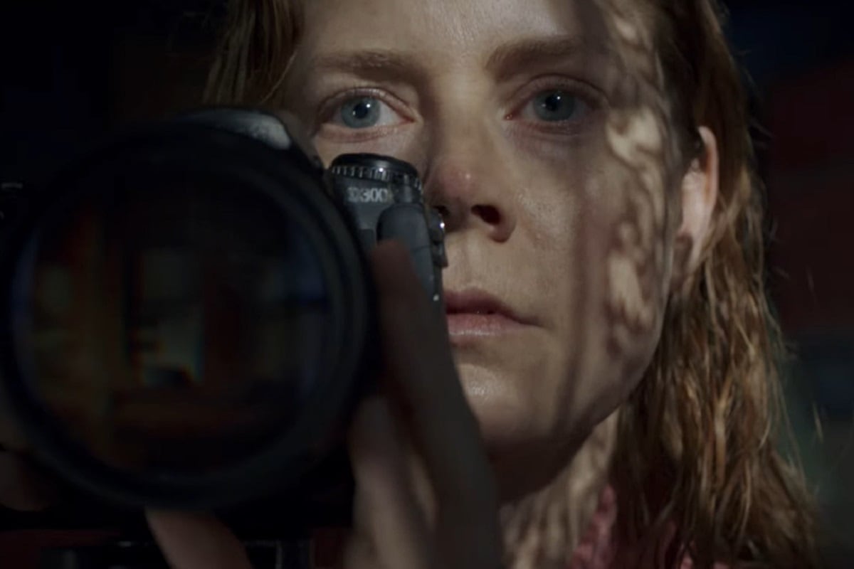 Amy Adams lidera el elenco de "La mujer en la ventana", que está conformado por Gary Oldman, Fred Hechinger, Julianne Moore, Anthony Mackie, Wyatt Russell, Brian Tyree Henry y Jennifer Jason Leigh (Foto: Netflix)
