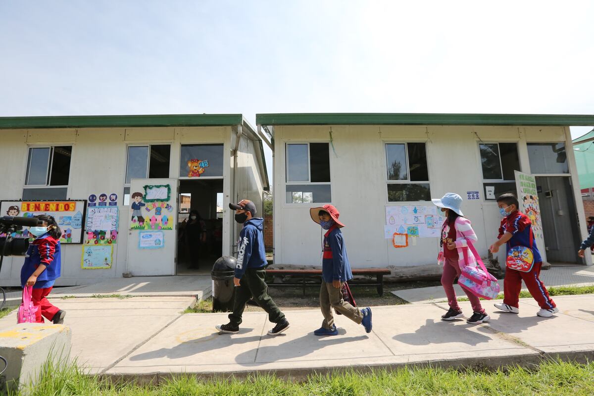 Millones de niños y adolescentes corren el riesgo de dejar la escuela por haberse quedado atrás en el aprendizaje. (Foto: GEC)