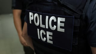 Agente de migraciones de EE.UU. mata a mujer que intentó atropellar a compañeros