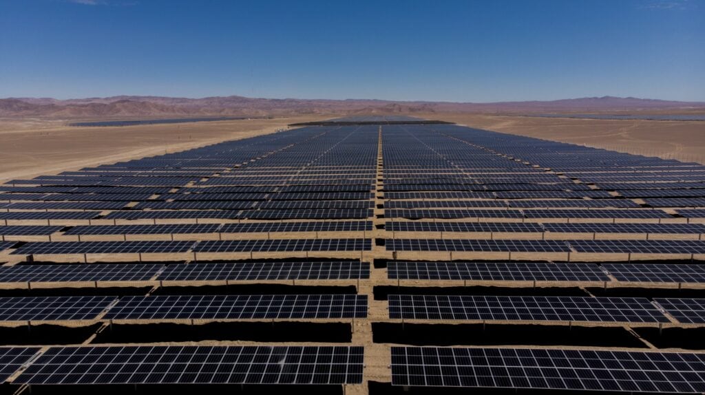 La futura central solar fotovoltaica Locumba contempla una capacidad instalada de 200 MW y una inversión estimada de US$ 119 millones, según la documentación presentada al Minem. Foto: Andina.