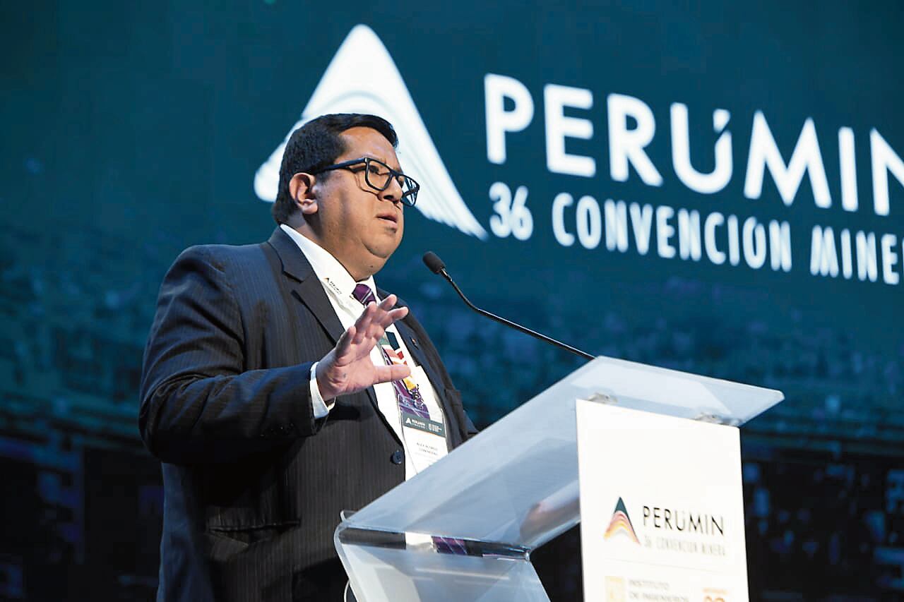 Ministro de Economía y Finanzas, Alex Contreras, en Perumin. Resalta descenso de inflación. (Foto: Difusión)