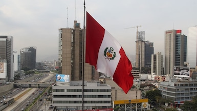Mientras la incertidumbre global amenaza el comercio y las inversiones, el escenario electoral local también pone a prueba la economía peruana.