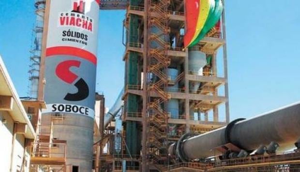 La Sociedad Boliviana de Cementos (SOBOCE), subsidiaria del Grupo Gloria, enfrenta un prolongado litigio con la estatal FANCESA por una disputa de competencia desleal y obligaciones económicas. Foto: Andina.