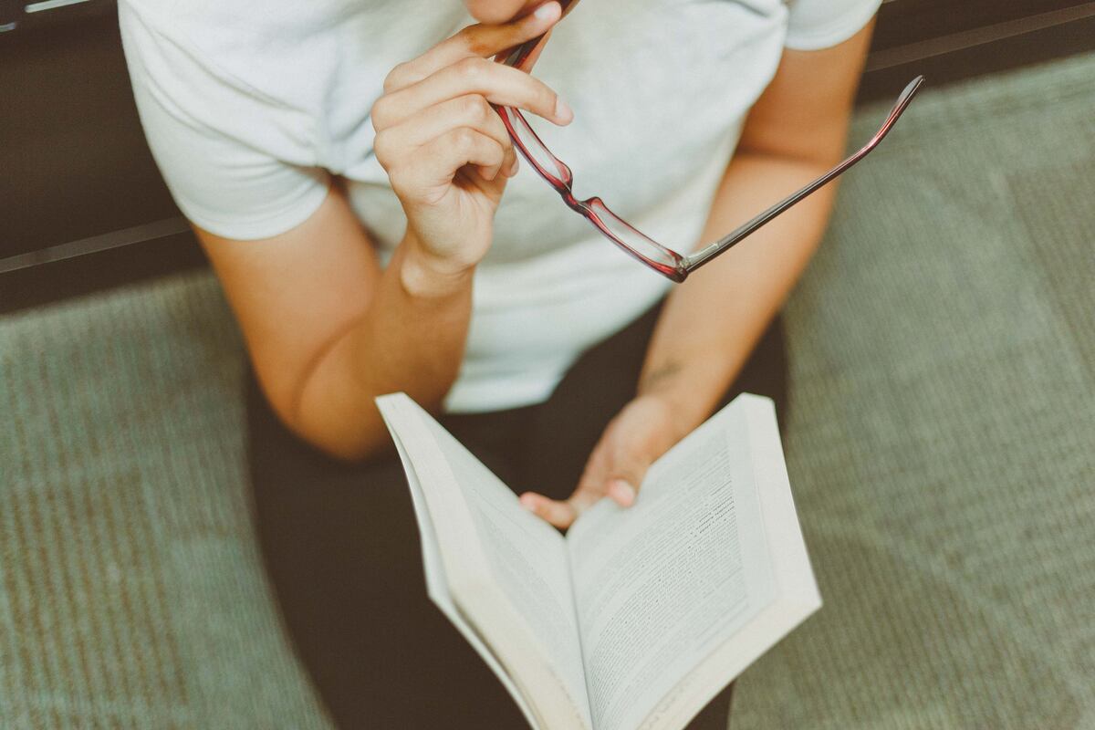 Este libro se publica a diez años de la muerte de la primera hija del autor, que murió por una neumonía hemorrágica, consecuencia de dos bacterias que contrajo durante unas vacaciones familiares en MéxicoFoto: Pexels.