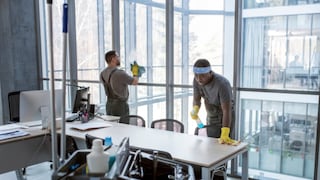 Una buena oportunidad laboral: cuánto dinero se puede ganar trabajando de limpieza en EE.UU. y qué estados ofrecen mejores pagos