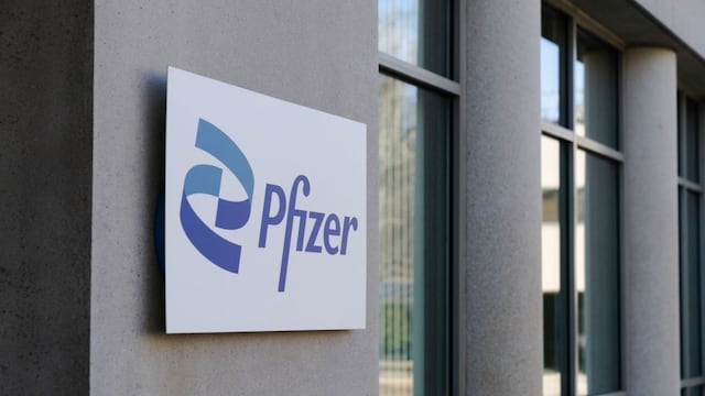 Comisión Europea da luz verde a compra de farmaceútica Seagen por parte de Pfizer