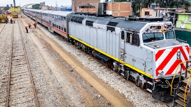 El burgomaestre estimó que en el curso del 2026 los trenes deberían entrar en servicio. Foto: Gob.pe