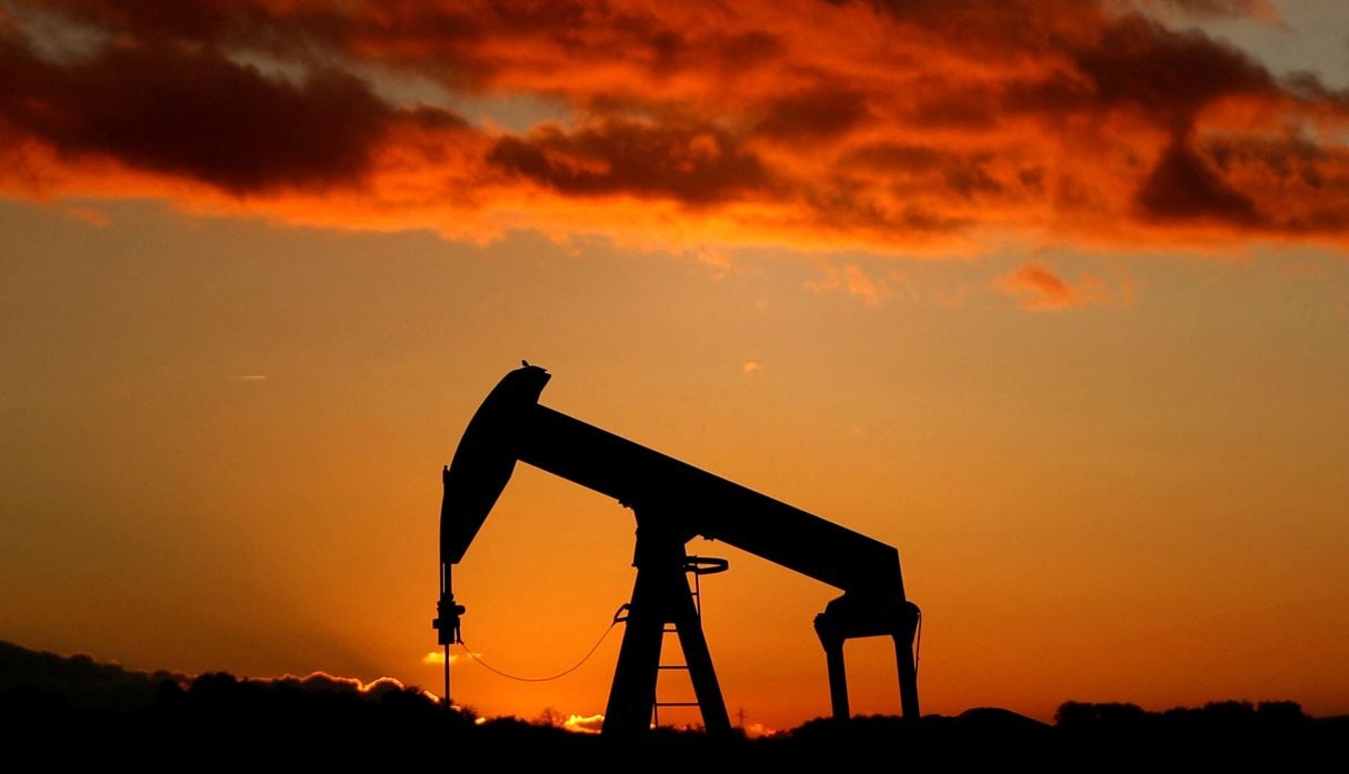 Si no se concreta el pedido y el estrecho de Ormuz continúa cerrado, el siguiente objetivo del petróleo podría ser los US$ 120 por barril, estima Scotiabank. Foto: REUTERS/Christian Hartmann