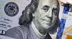 Dólar cede y oro se afianza: 2 datos que encienden alertas en EE.UU. y cambian tendencia