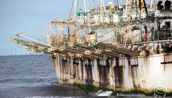 La flota pesquera china puede ser observada a través del sistema de monitoreo de Global Fishing Watch. (Foto: Simon Ager / Sea Shepherd).