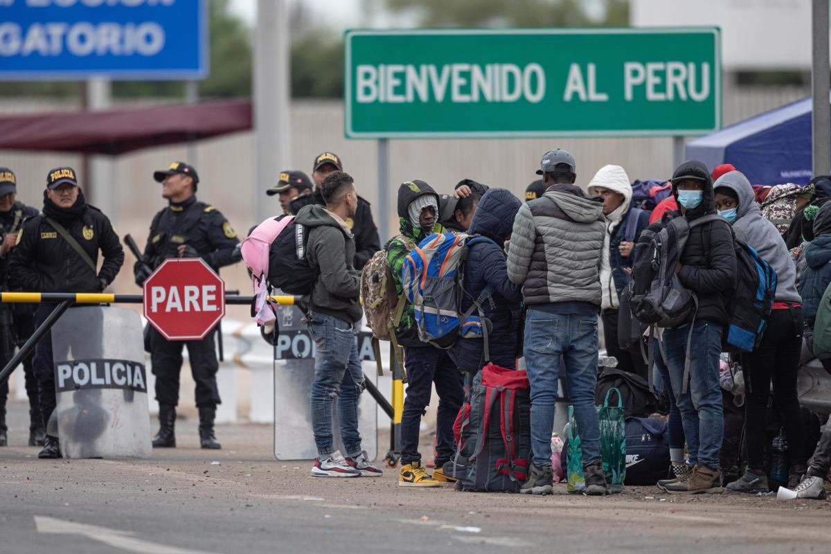 ¿Qué herramientas legales tiene realmente el Perú para permitir o impedir estos ingresos?. (Foto AFP).