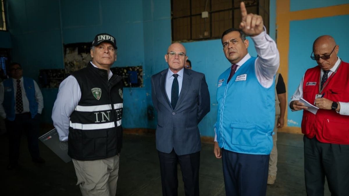 En su visita al E.P. Ancón II detectó que cerca de 500 internos se encuentran recluidos por omisión a la asistencia familiar y podrían ser trasladados a hangares. Foto: Minjus.