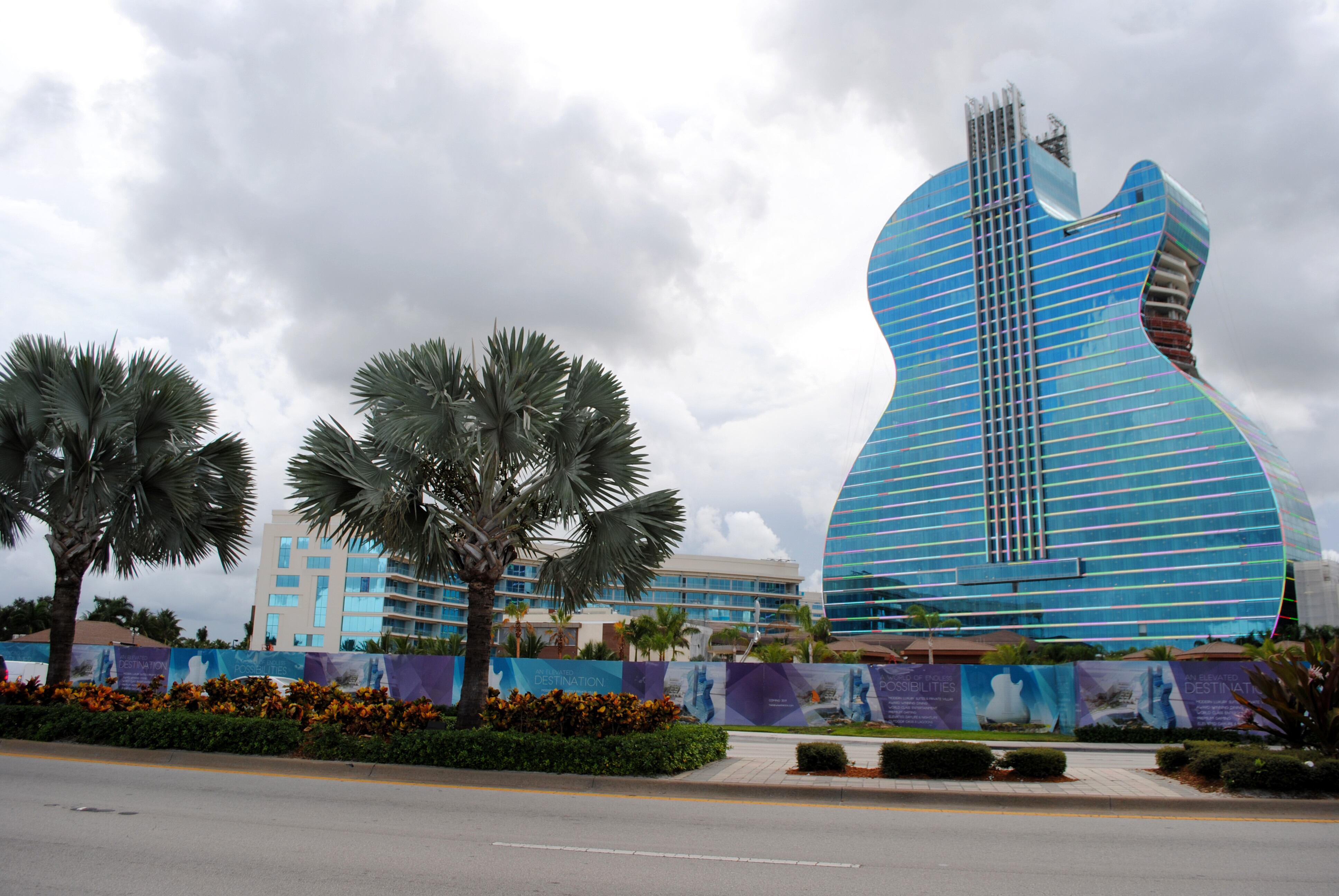 Vista general del Hotel Guitarra de la compañía Hard Rock and Casino tomada del 24 de julio en Hollywood, Florida, uno de los lugares favoritos de los turistas (Foto: EFE)