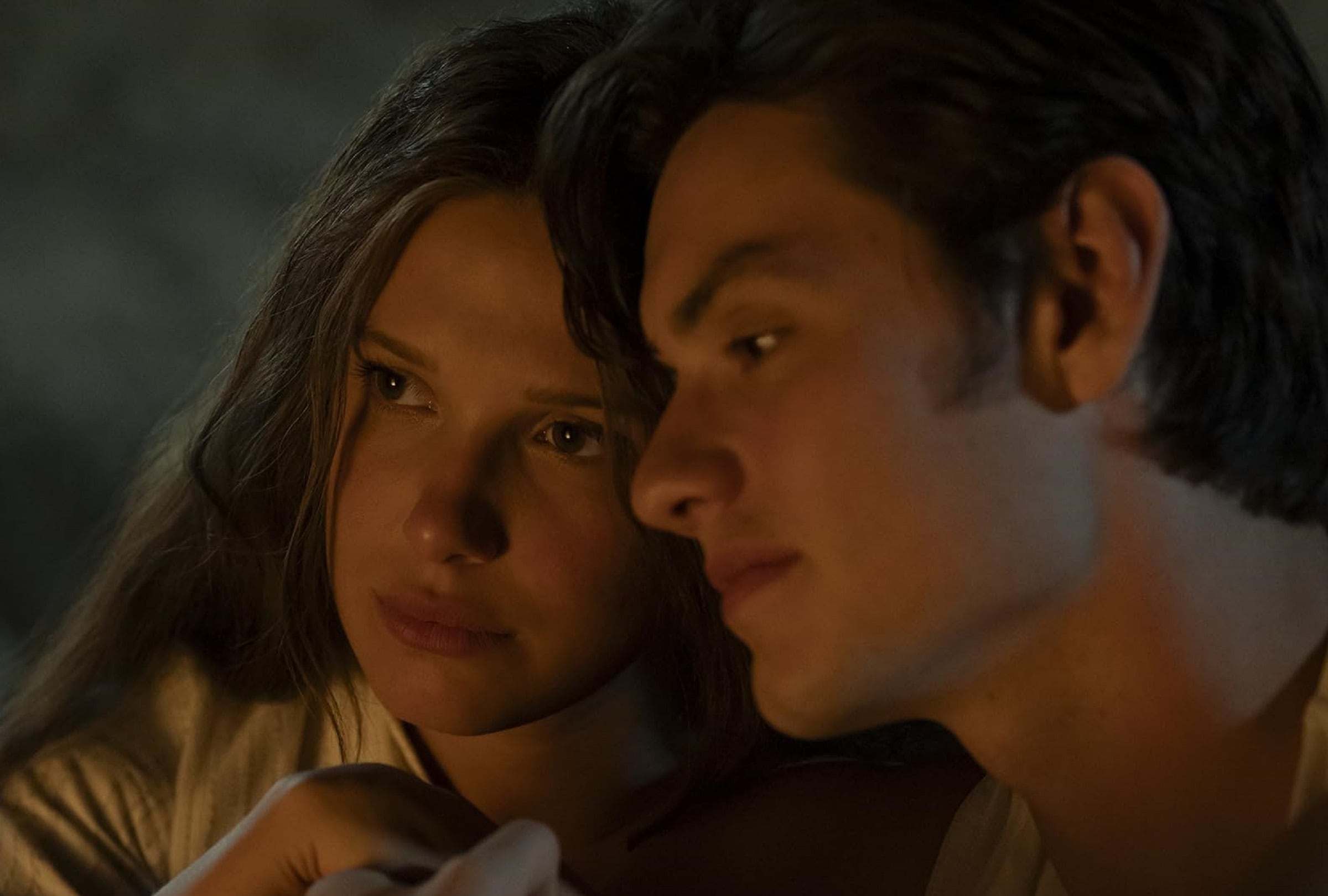 La crítica especializada también elogió la química que existe entre Tewkesbury (Louis Partridge) y Enola (Millie Bobby Brown) en la tercera y última película de "Enola Holmes" (Foto: Netflix)