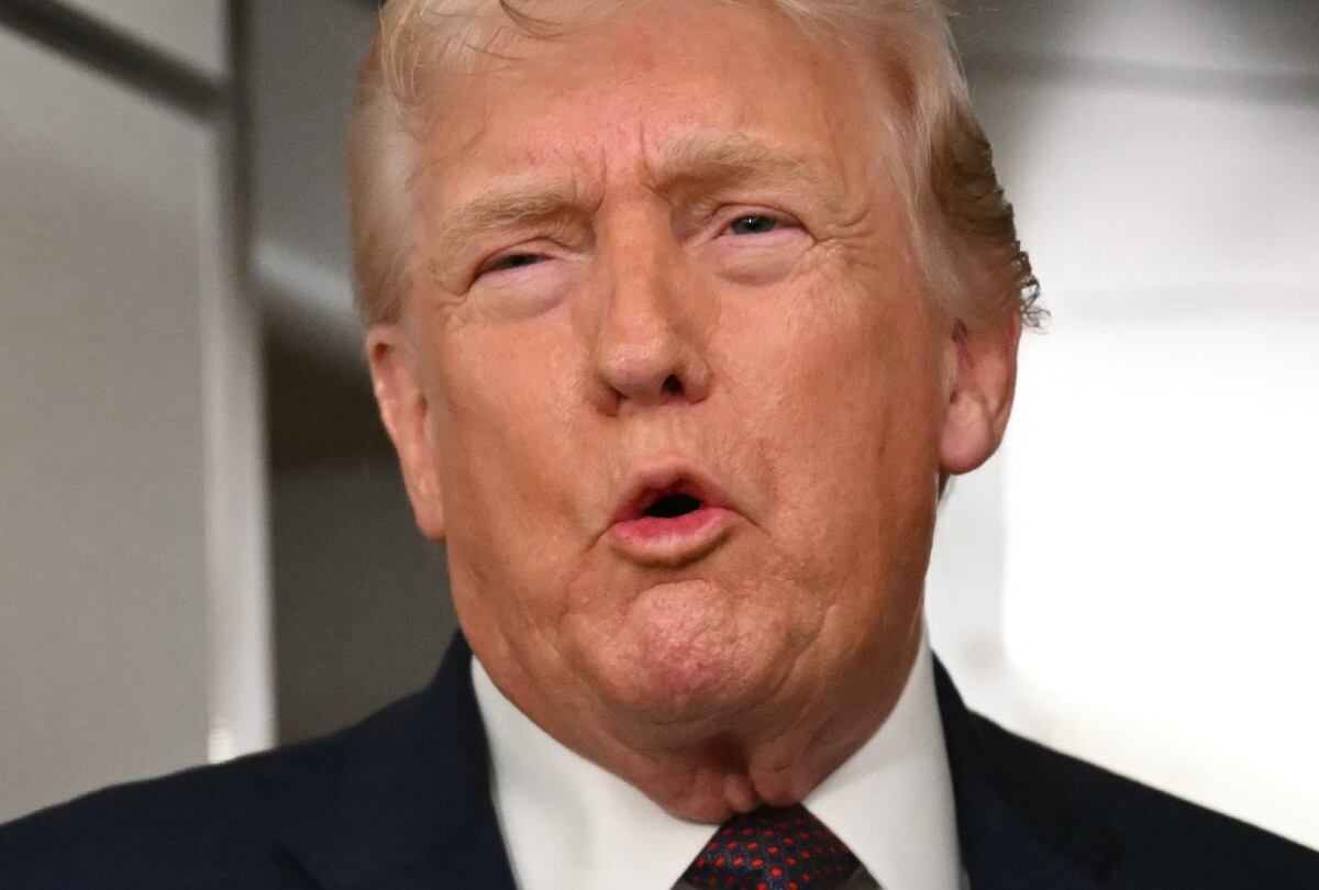 Donald Trump propuso limitar por un año los intereses de las tarjetas de crédito como parte de su agenda de asequibilidad. | Crédito: ANDREW CABALLERO-REYNOLDS / AFP