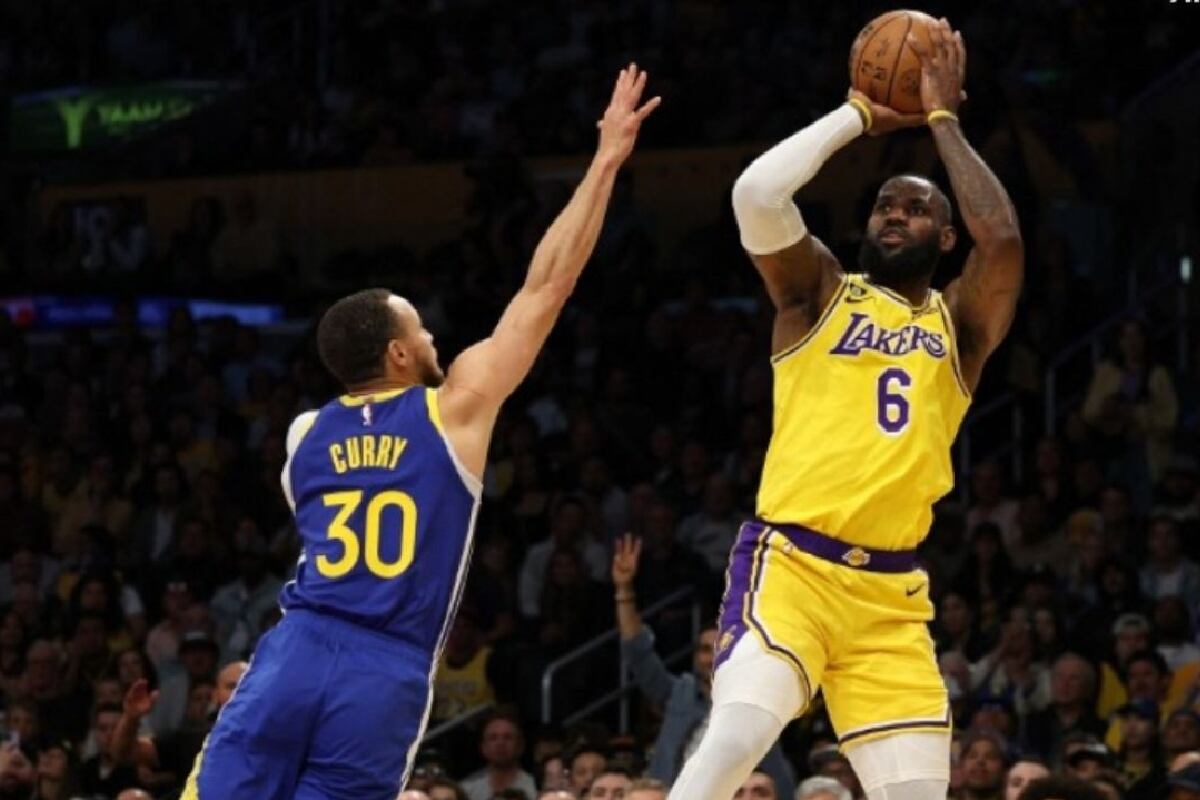 Los Angeles Lakers vs Golden State Warriors se enfrentan en dos duelos por la pretemporada de la NBA (Foto: AFP)