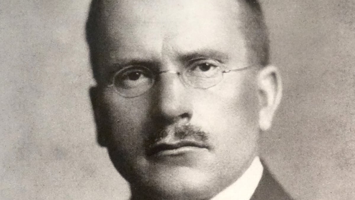 Carl Jung, psicólogo: “La cosa más aterradora es aceptarse a sí mismo por completo”