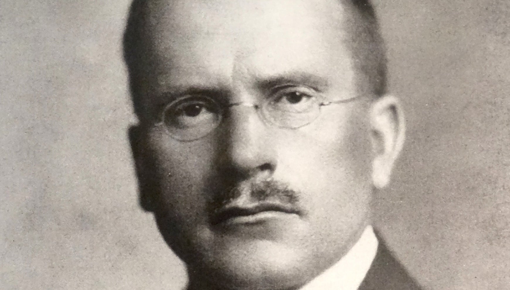 La cita del día de Carl Jung nos invita a comprender que aceptarnos por completo también significa abrazar nuestras fortalezas, miedos y contradicciones. | Crédito: Autor desconocido / Ortsmuseum Zollikon