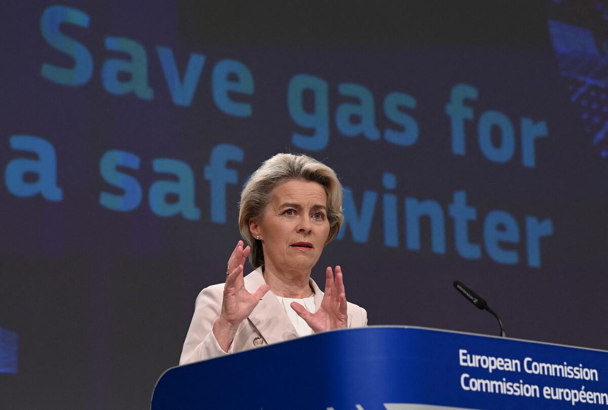 La presidenta de la Comisión Europea, Ursula von der Leyen, habla durante una conferencia de prensa en la sede de la UE en Bruselas el 20 de julio de 2022. (Foto: JOHN THYS / AFP)