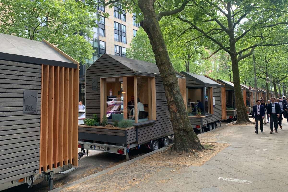 Cabañas de madera para los asistentes a la reunión de la conferencia internacional SuperReturn en Berlín. Fotógrafo: Kat Hidalgo/Bloomberg