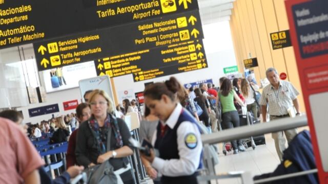 El flujo de pasajeros en vuelos nacionales aumentó 17.39% en marzo