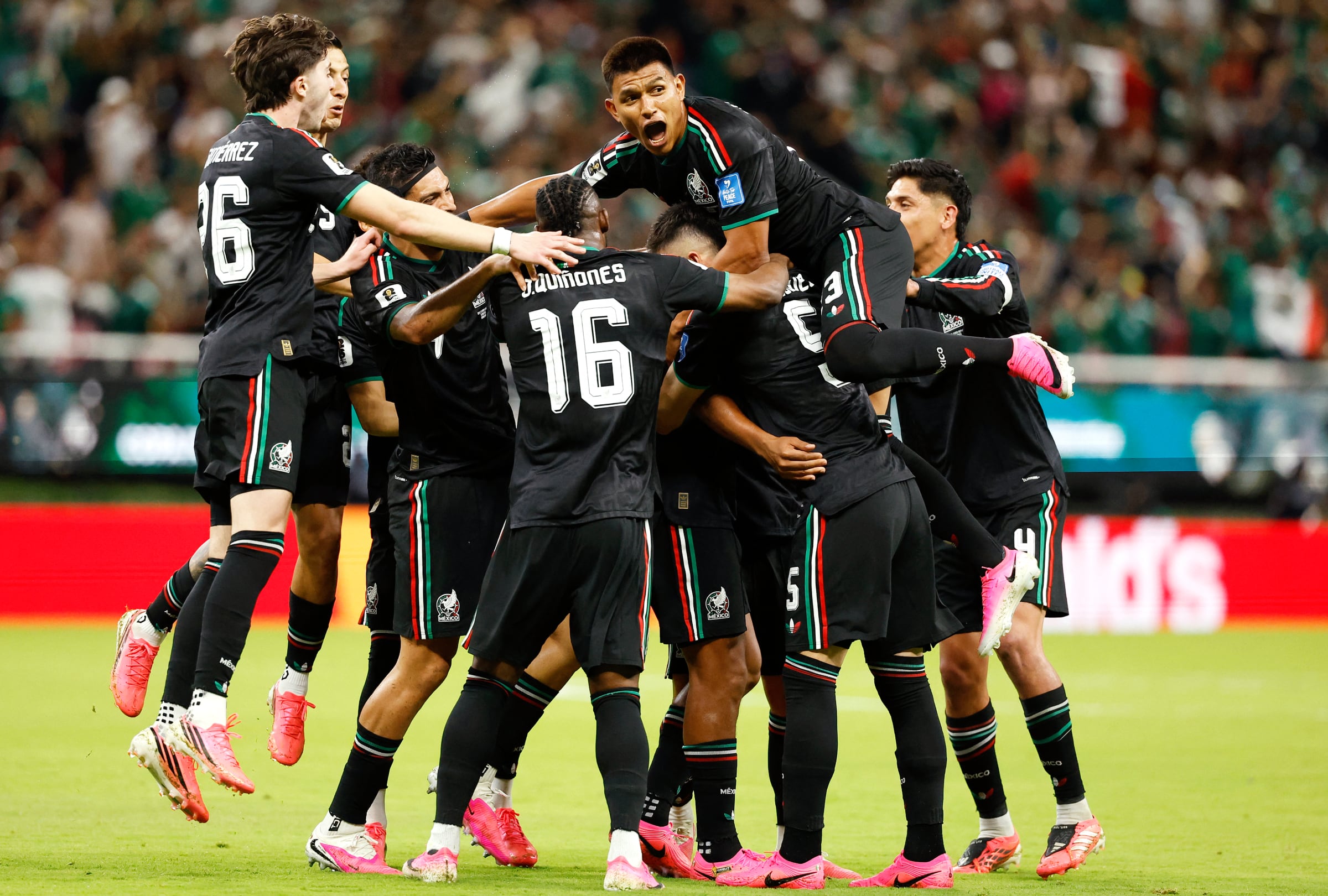 CIUDAD DE MÉXICO (MÉXICO), 24/06/2026.- Cobertura oficial de TV Azteca (Canal 7) EN VIVO GRATIS para mirar el partido México vs. República Checa hoy por la fecha 2 del grupo A del Mundial 2026 en el Estadio Azteca de la Ciudad de México. FOTO DE ULISES RUIZ PARA AFP