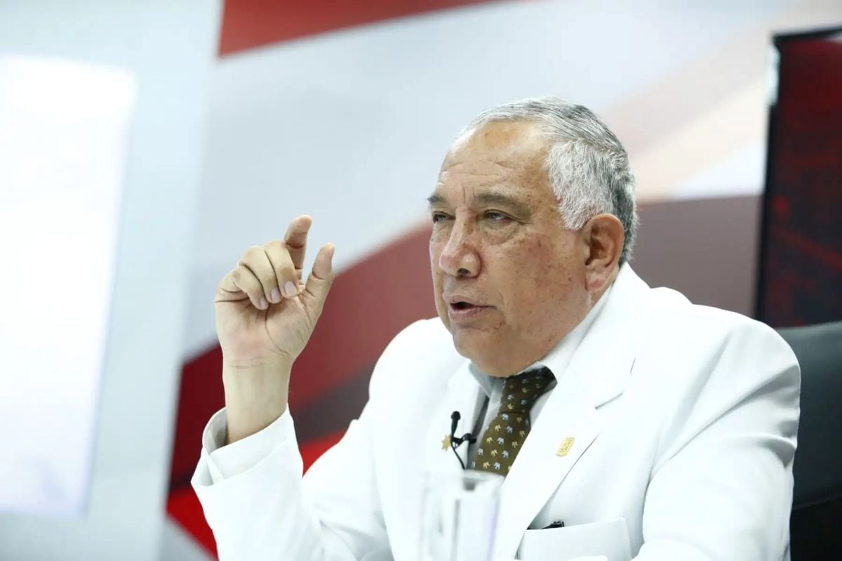 El candidato presidencial Armando Massé propuso crear comisarías inteligentes con fiscales y jueces para acelerar la justicia. Foto: Andina.