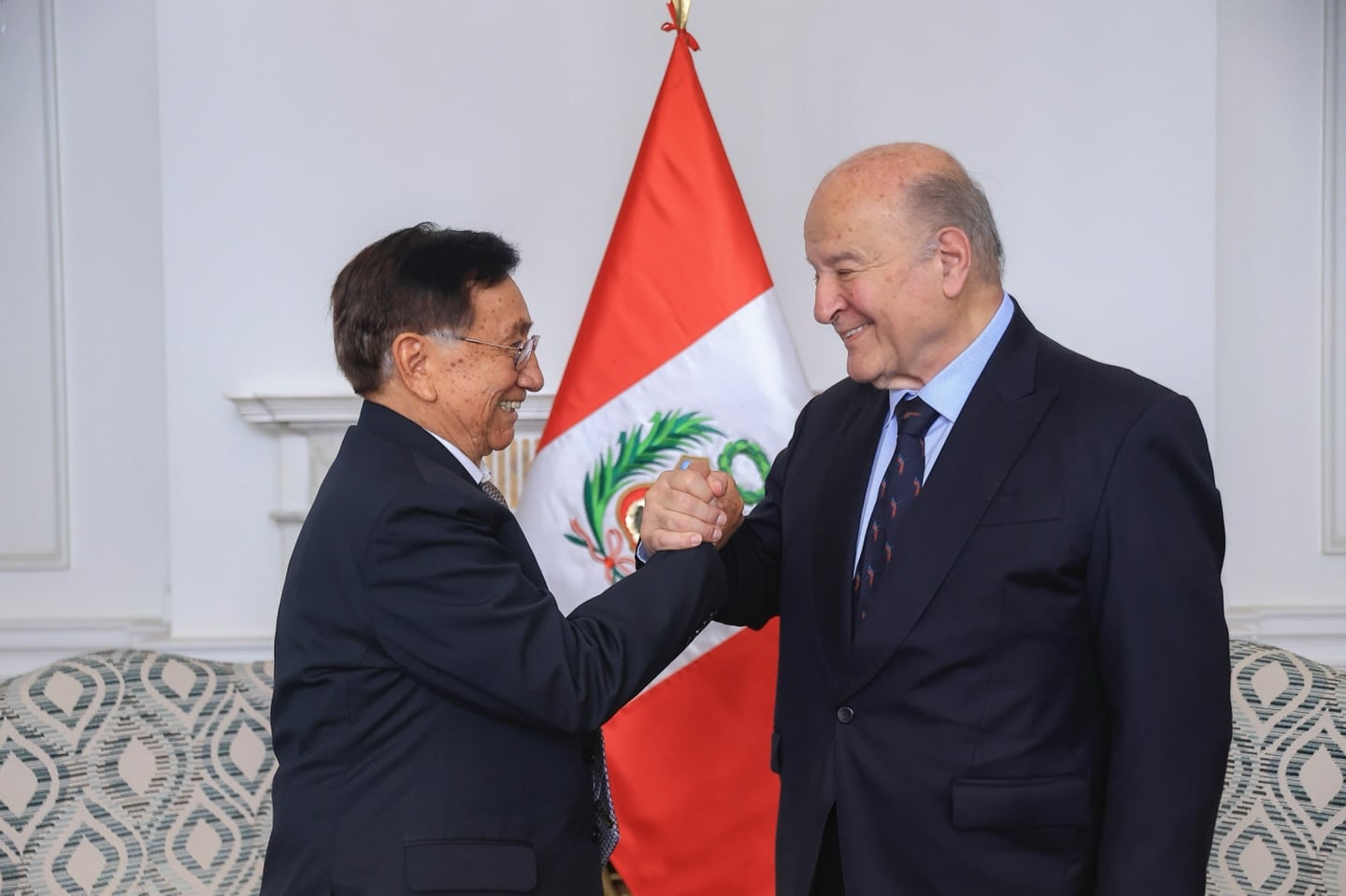 La designación del economista Hernando de Soto busca enviar una señal de estabilidad al mercado y facilitar el voto de confianza en el Congreso. Foto: Andina