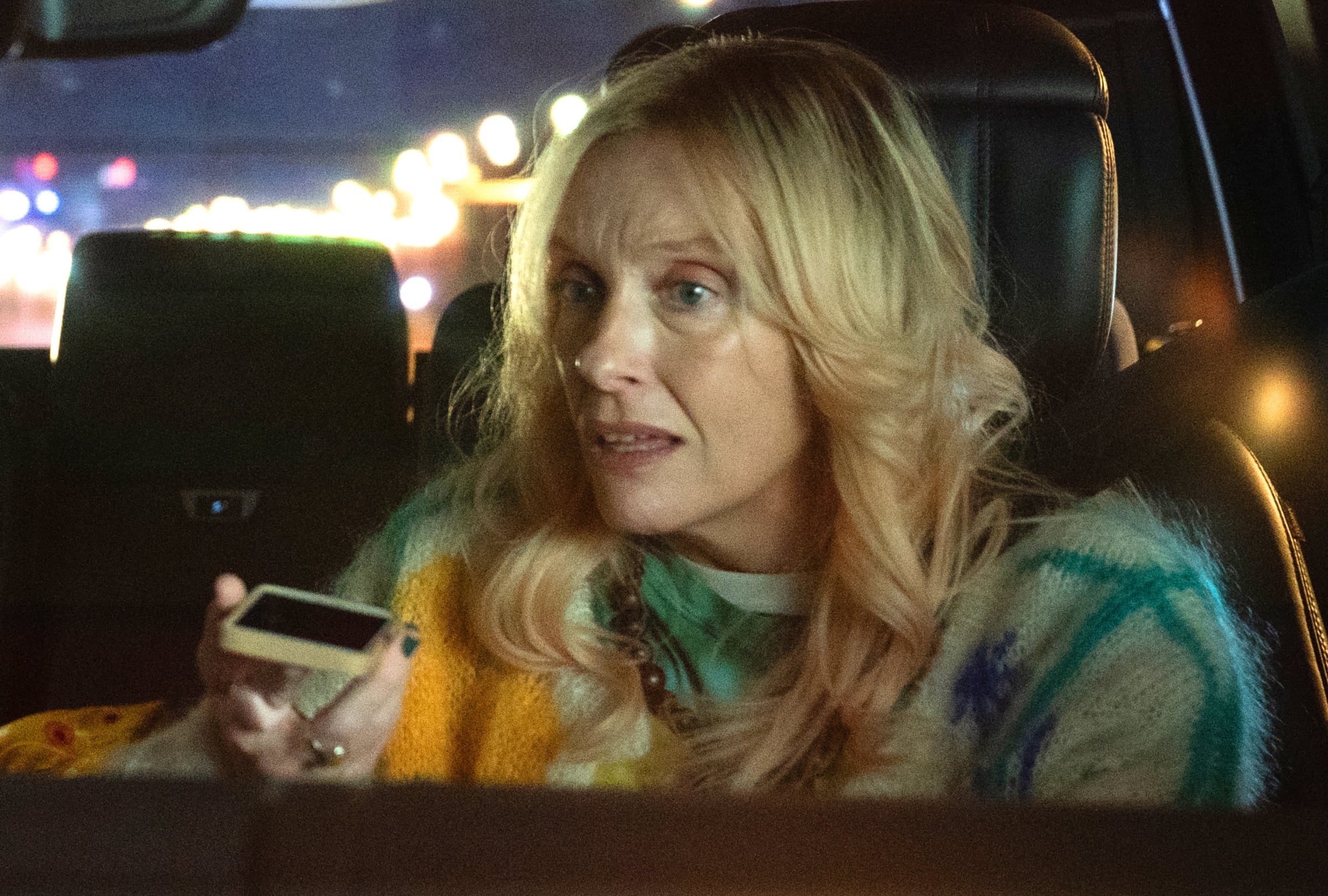 Toni Collette es la encargada de interpretar a Helen, la primera hija de June y Bernie, en la película "Adiós, June" (Foto: Netflix)