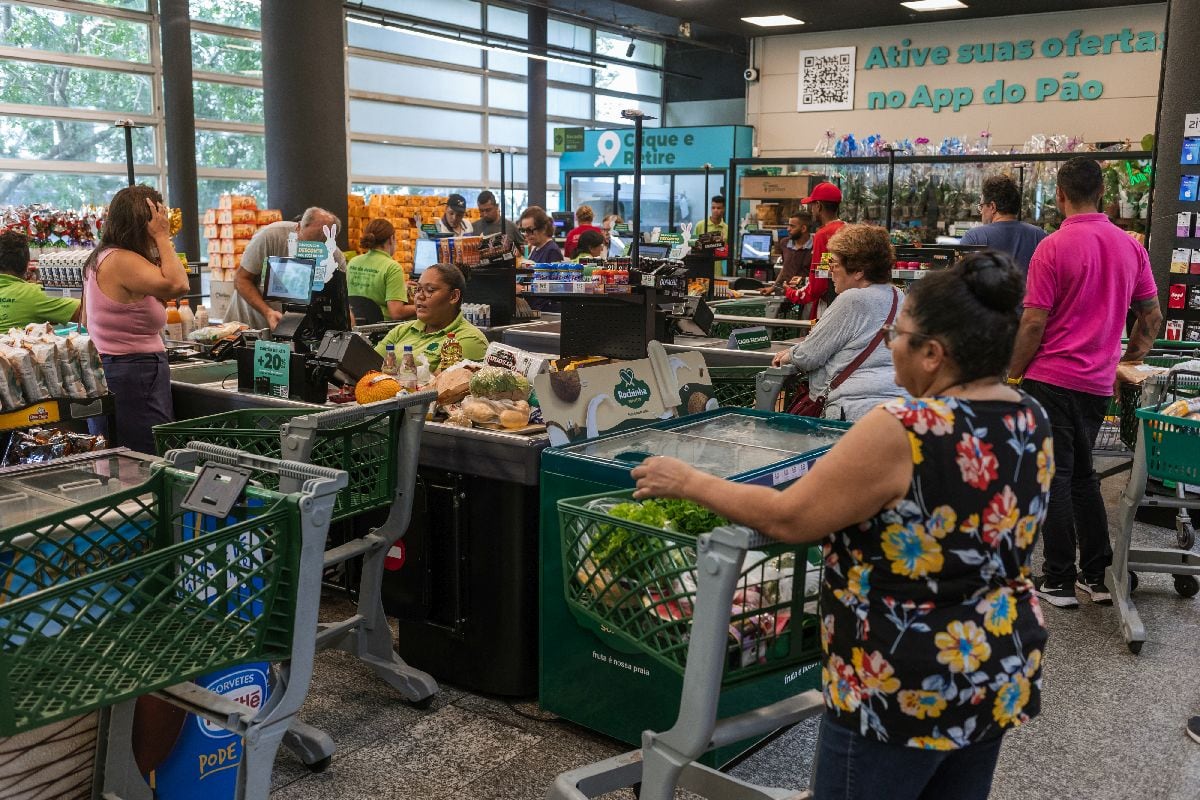 Compradores en una tienda de Grupo Pão de Açúcar en São Paulo.