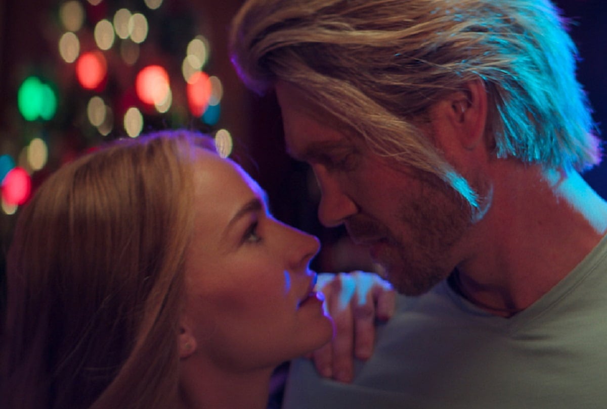 Britt Robertson y Chad Michael Murray son los protagonistas de la película navideña "Los festivos caballeros" (Foto: Netflix)