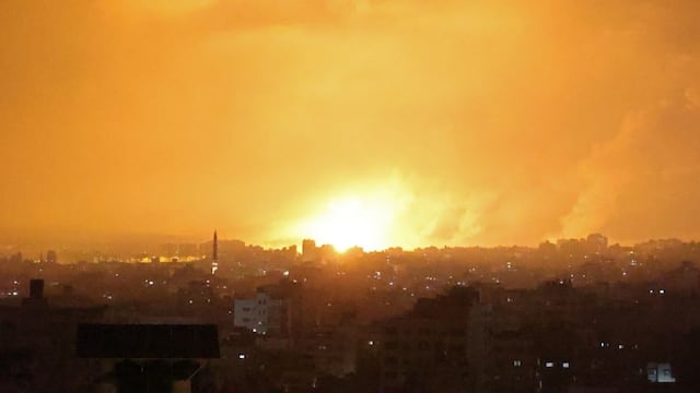 Israel bombardea Gaza por aire y con artillería en escalada militar que suma más de 120 muertos 