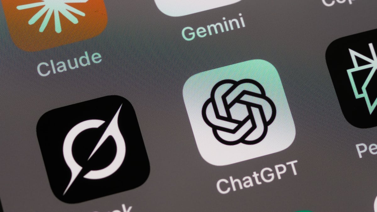 Plataformas de IA ChatGPT, Gemini, Claude y Grok sufren caída a nivel global
