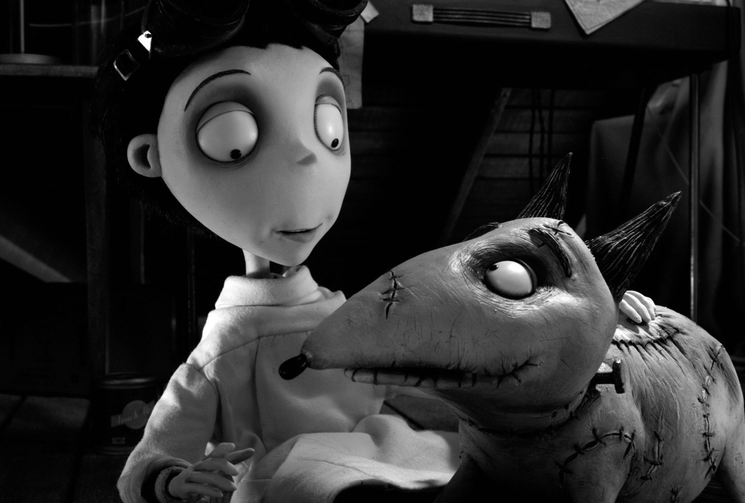 El niño inventor Victor Frankenstein y su querido perro resucitado, Sparky, en una escena de "Frankenweenie" (Foto: Walt Disney Pictures)