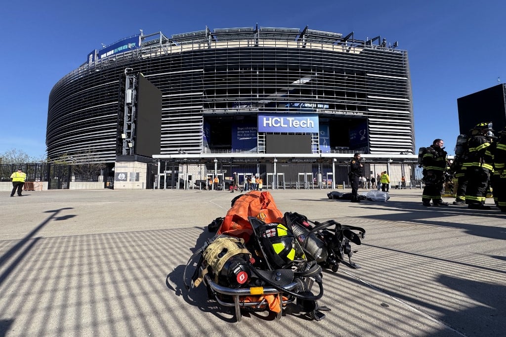 La Oficina de Gestión de Emergencias (OEM) del Departamento de Policía de Tránsito de Nueva Jersey, junto con socios federales, estatales, del condado y locales, realizan simulacros de respuesta a emergencias cerca del Estadio MetLife antes de la Copa Mundial de la FIFA 2026 en East Rutherford, Nueva Jersey, el 18 de abril de 2026.