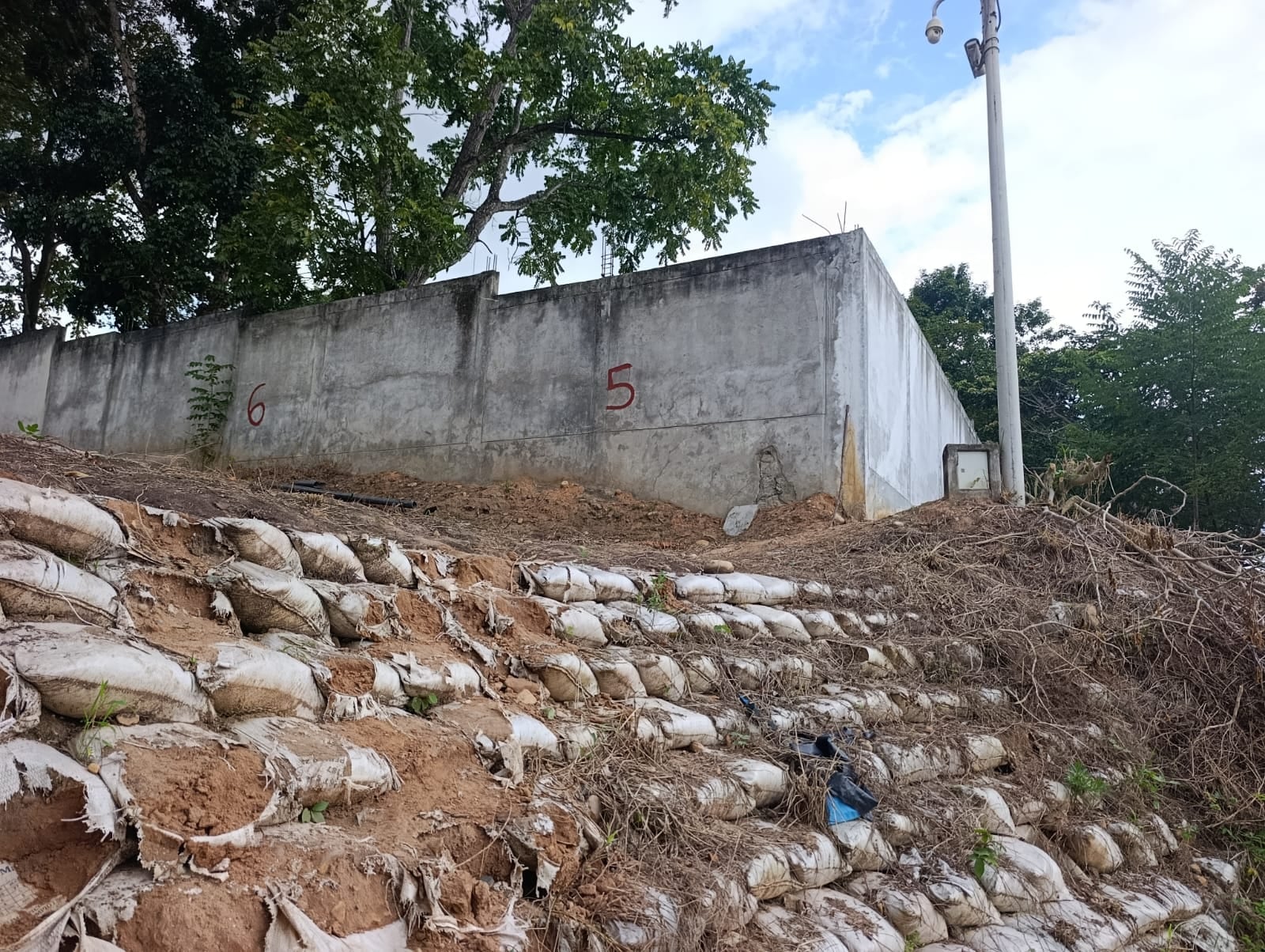 Se identificó que la entidad no cuenta con presupuesto suficiente para financiar componentes necesarios, como los servicios de supervisión primigenia, la junta de resolución de disputas y la administración del proyecto. Foto: Contraloría.