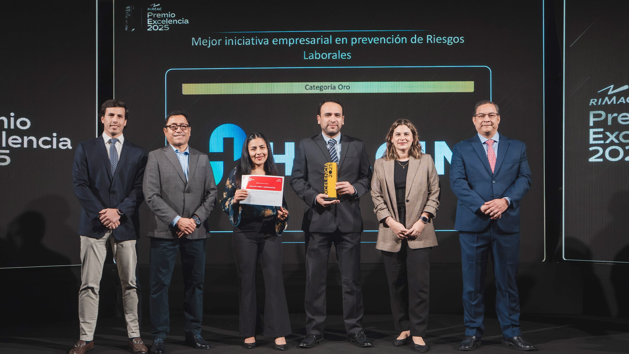 Ganadores de "Mejor iniciativa empresarial en prevención de Riesgos Laborales" en la categoría Oro del Premio a la Excelencia RIMAC 2025.