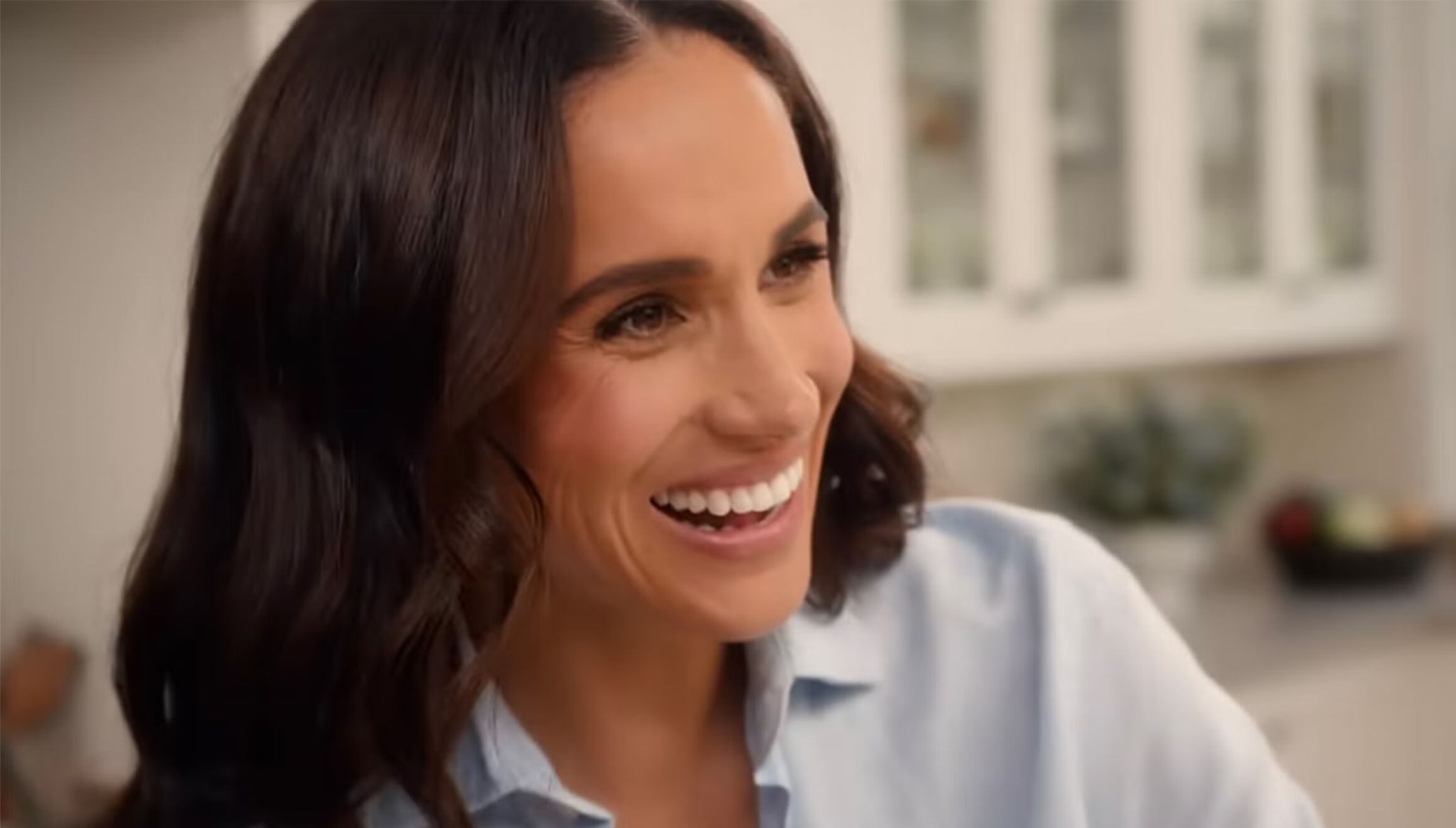 Meghan Markle sonríe en una escena del programa "Con amor, Meghan" (Foto: Netflix)