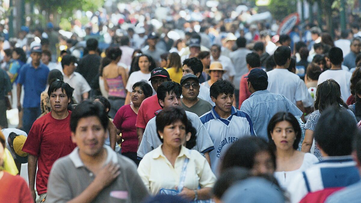 Más de la mitad de peruanos va tras segundo ingreso: un grupo ya lo logró con IA, ¿cómo?