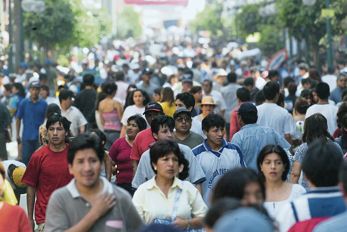 Hay casi un 40% de peruanos a quienes su sueldo les alcanza solo para cubrir gastos esenciales, y el segundo ingreso se convierte en algo obligatorio. (FOTO: DANIEL SILVA / EL COMERCIO).