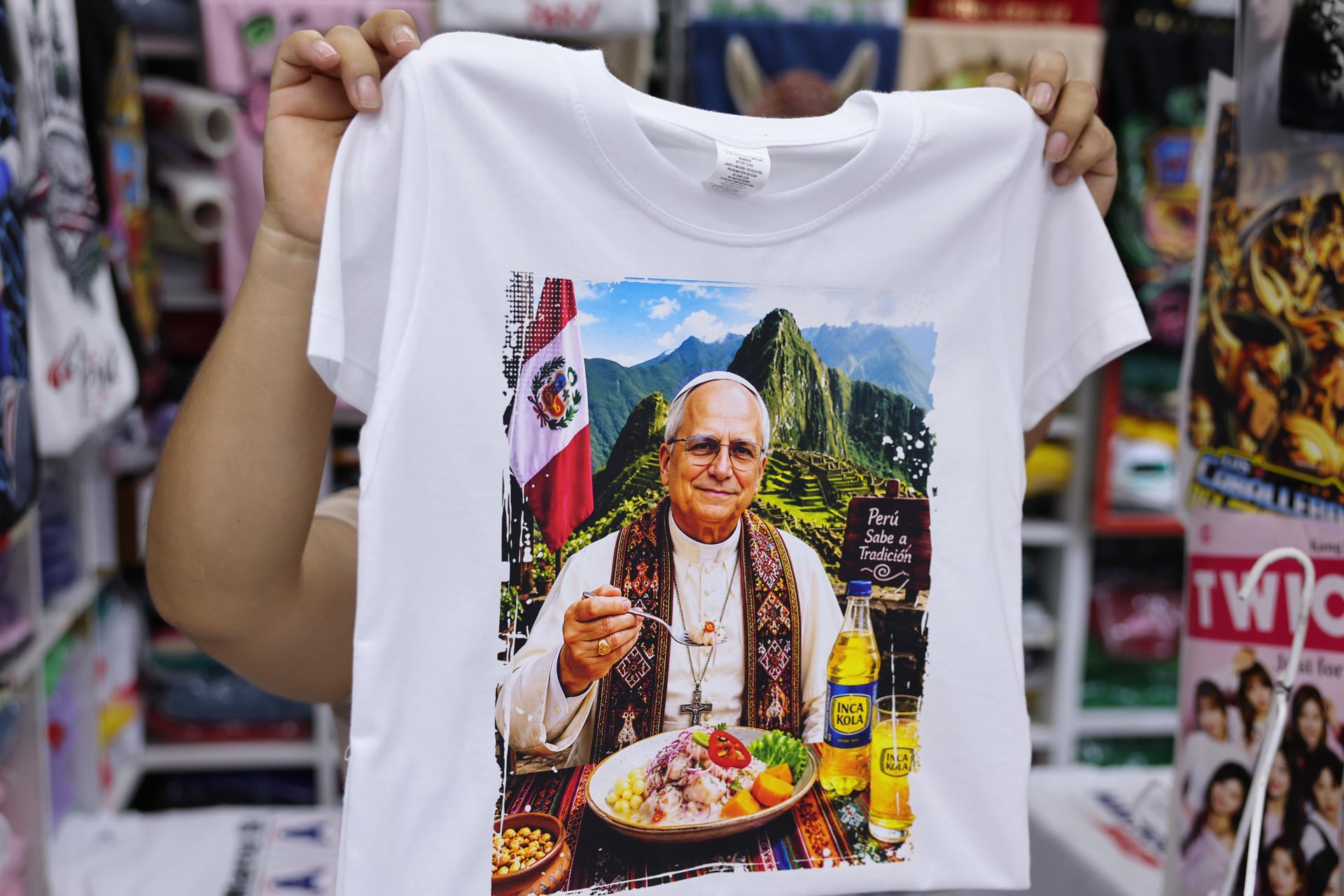 El papa León XIV visitará Latinoamérica. Estará en Uruguay, Argentina y Perú. Su llegada genera muchas expectativas en el ámbito comercial por el masivo desplazamiento de ciudadanos para escuchar sus misas. Foto: EFE
