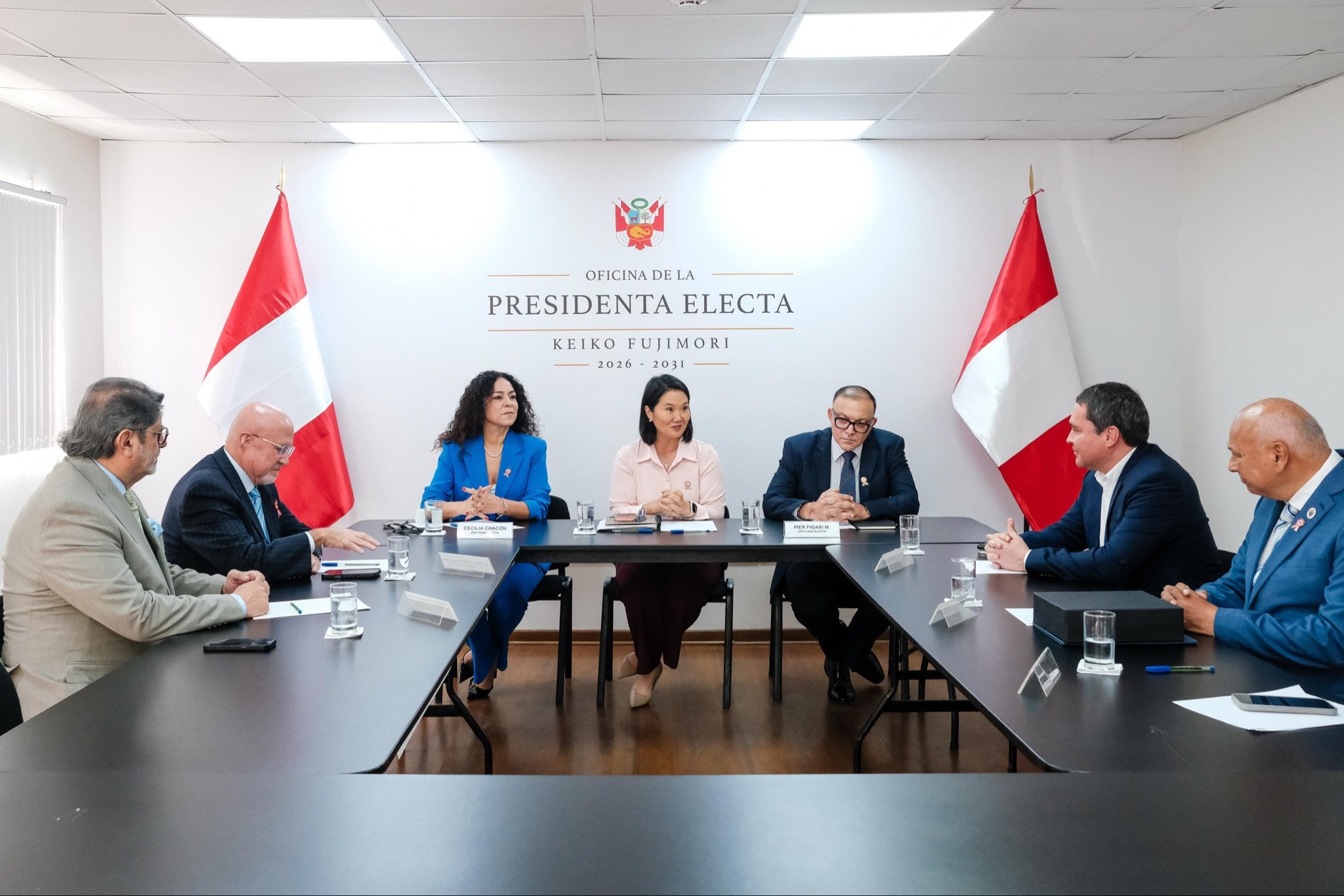 En este encuentro los burgomaestres de Lima y el Callao también propusieron reforzar el uso de tecnología para combatir criminalidad. Foto: Oficina de la Presidenta Electa.