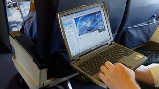 Estados Unidos dispuesto a prohibir computadoras portátiles en aviones