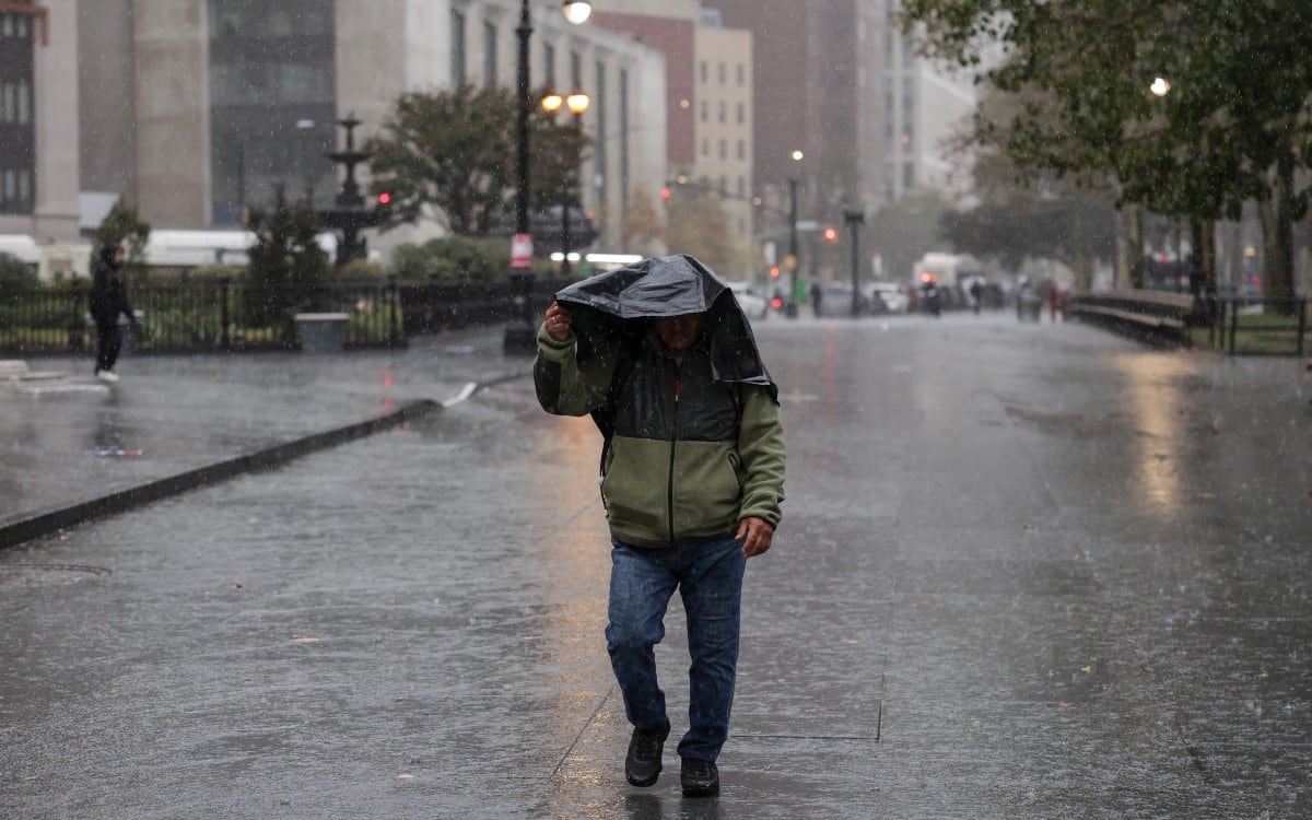 El Old Farmer’s Almanac publicó su pronóstico extendido para el otoño de 2026 en Nueva York. (Foto por ANGELA WEISS / AFP)